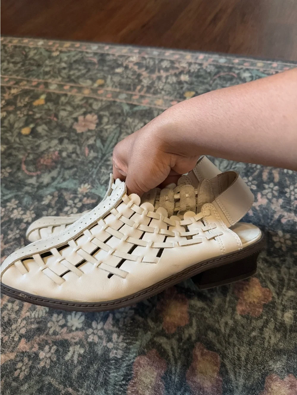 Women’s White Woven Leather Slingbacks size 9 - Picture 3 of 7